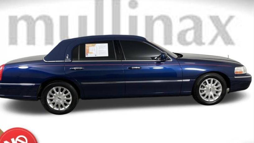 LINCOLN TOWN CAR 2007 1LNHM81W57Y612002 image